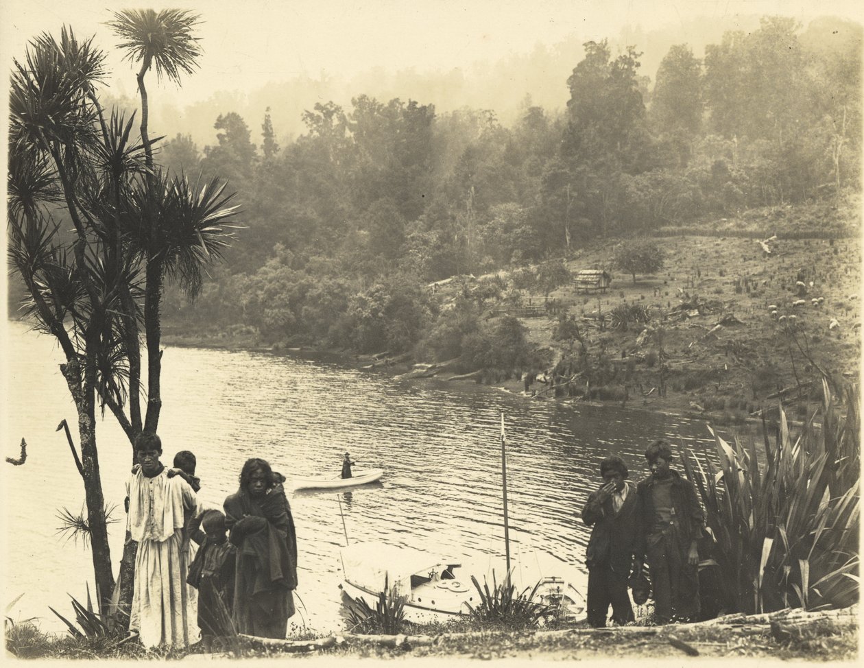 लेक वेकार्मोआना, 1908 (सिल्वर जिलेटिन प्रिंट) द्वारा जेम्स मैकडॉनल्ड्स