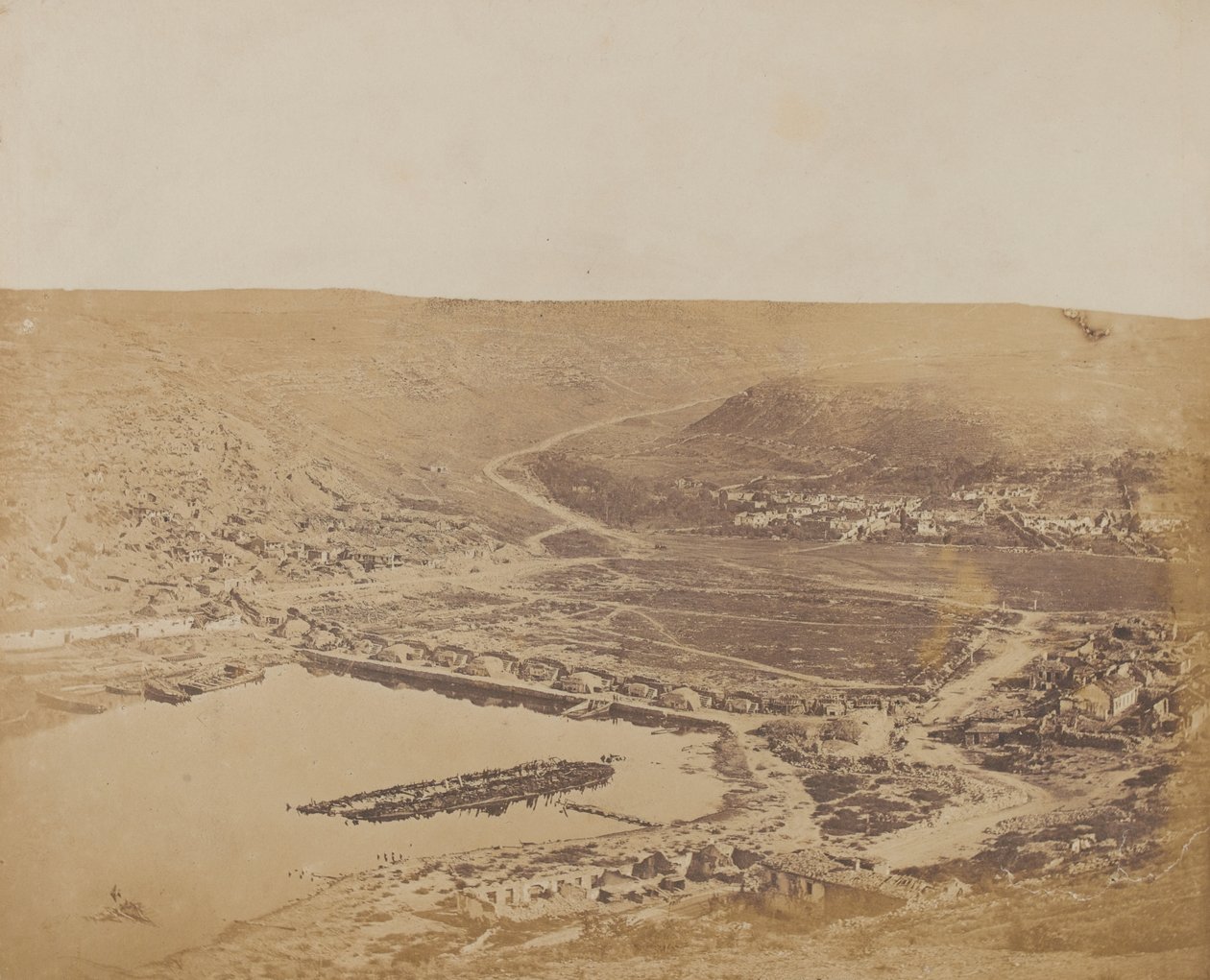 सेवस्तोपोल, 1855 से वरोनज़ॉफ़ रोड द्वारा जेम्स रॉबर्टसन