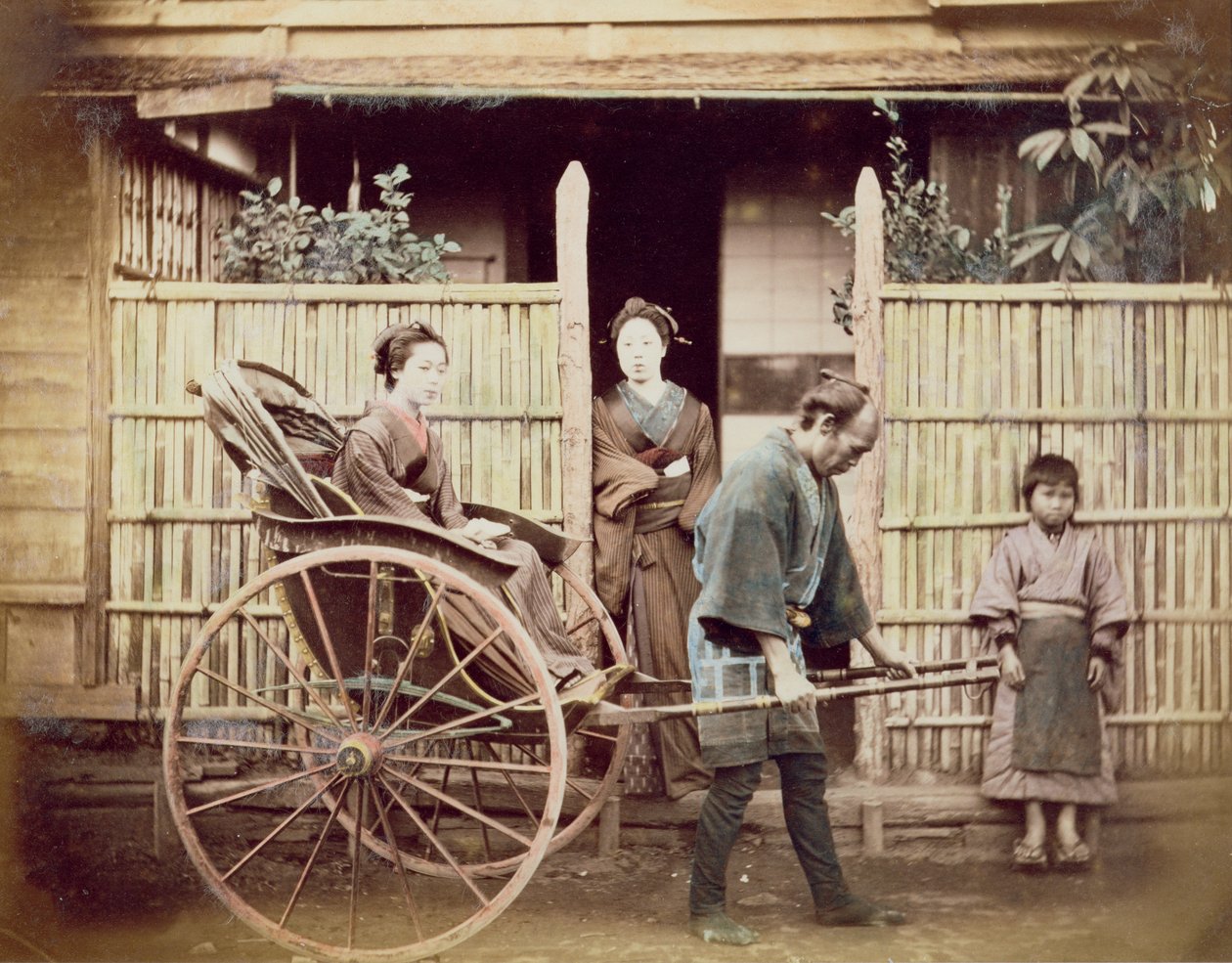 रिक्शा में महिला, c.1890s (रंगीन फोटो) द्वारा जापानी फोटोग्राफर