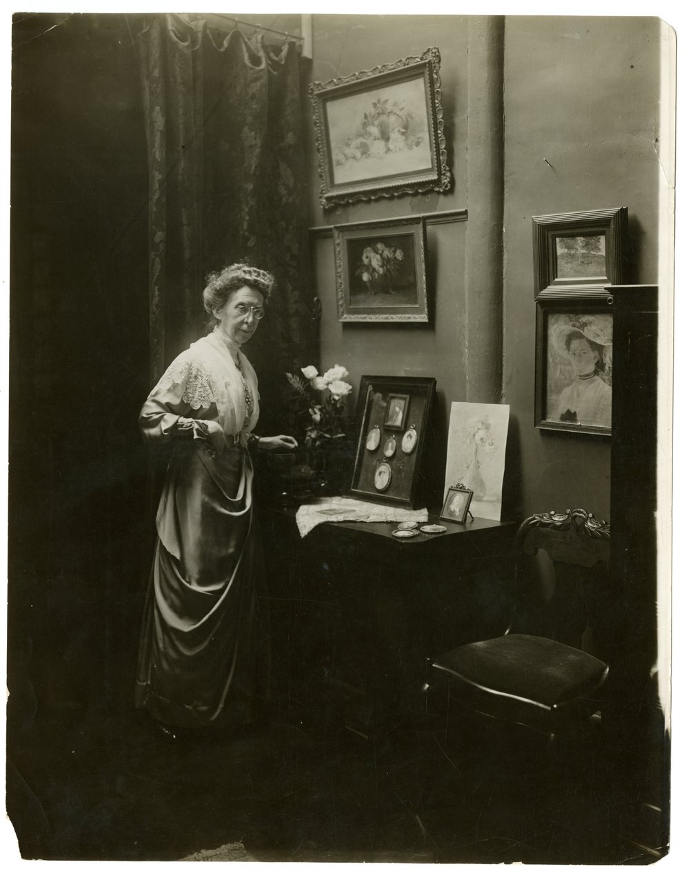 मिस विल्मुट, c.1905-18 (जिलेटिन सिल्वर फोटो) द्वारा जेसी टार्बो बील्स