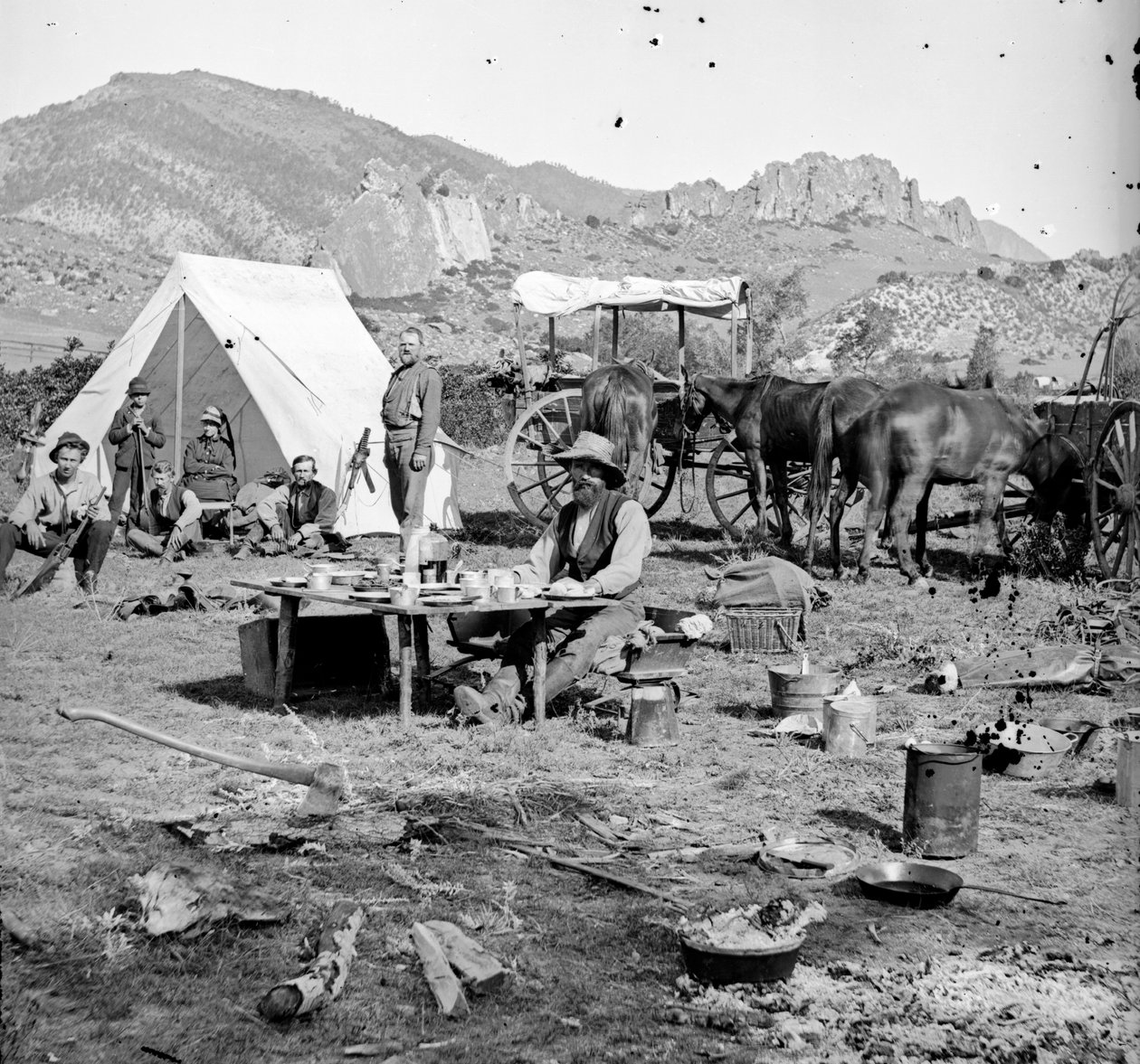 तलहटी के बीच शिविर, c.1875-1900 द्वारा जोसेफ कोलियर