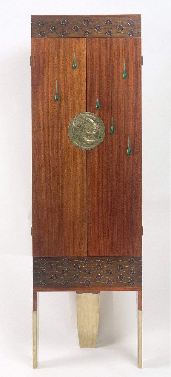 मंत्रमुग्ध राजकुमारियों मंत्रिमंडल, c.1900 (विभिन्न लकड़ी, लागू ग्लास, निकल चढ़ाया हुआ तांबा) (84720 भी देखें) द्वारा कोलमन मोजर