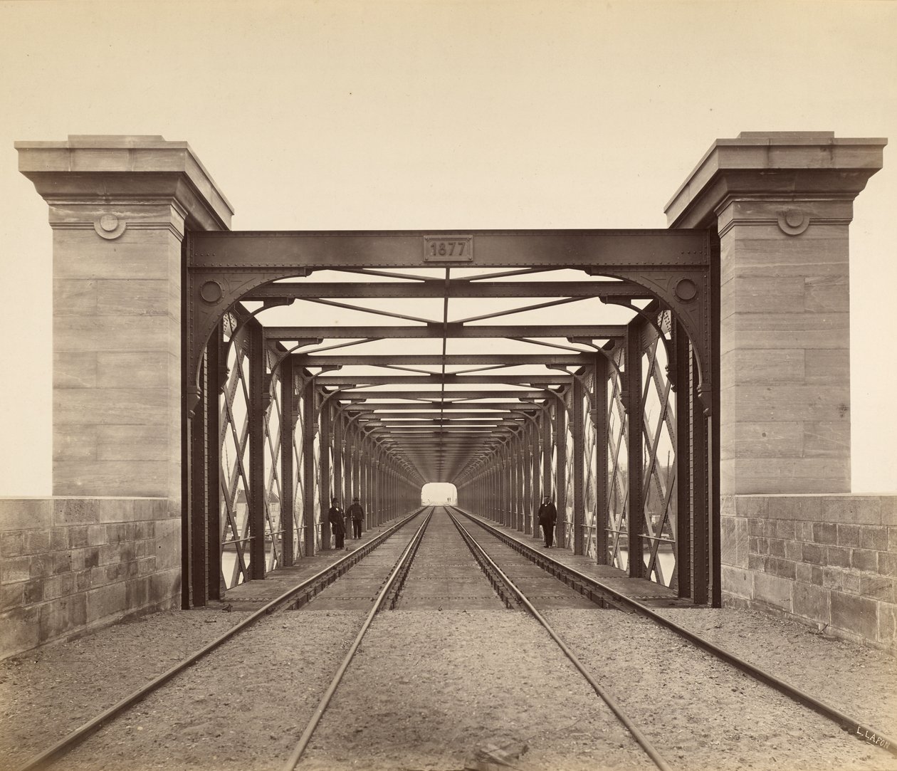 [ला फॉनटेन-डेस-एयॉक्स, दीनान में रेलरोड वियाडक्ट], 1879-80 द्वारा लुइस लाफॉन