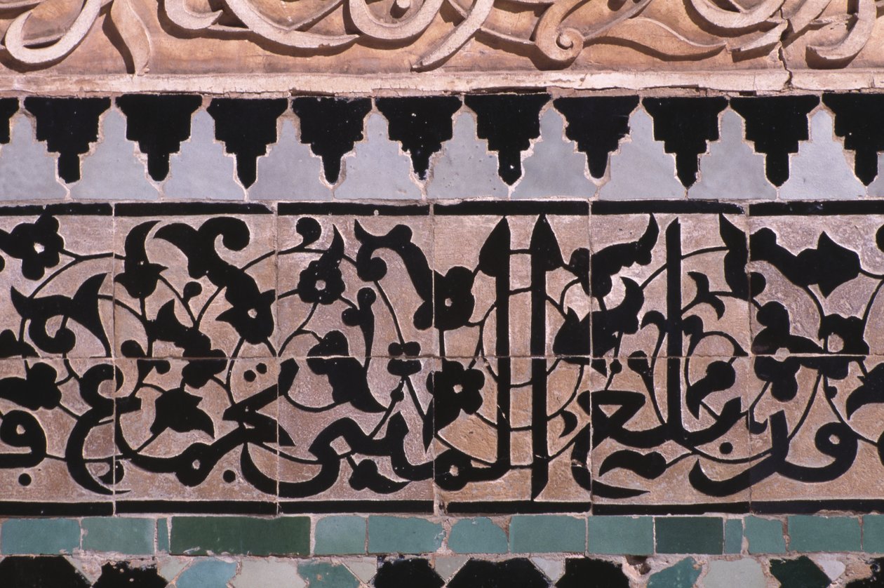 1565 में सैडियंस द्वारा निर्मित मुख्य प्रांगण की एक दीवार का विस्तार (zellij tilework) द्वारा मोरक्कन स्कूल