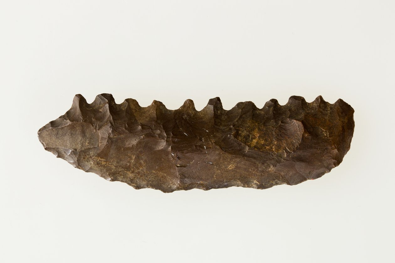 द्विभाजित दरांती, c.4500-4000 ईसा पूर्व (चकमक पत्थर) द्वारा निओलिथिक निओलिथिक
