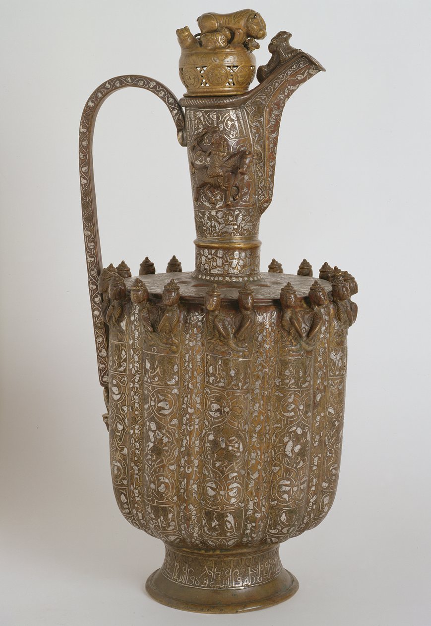 खोरासन, सफविद राजवंश (चांदी जड़ने के साथ उत्कीर्ण पीतल) से एक हैंडल और ढक्कन के साथ पिचर द्वारा फारसी स्कूल