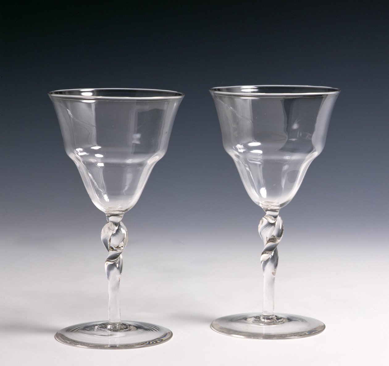 वाइन ग्लास, c.1862-63 (ग्लास) द्वारा फिलिप वेब