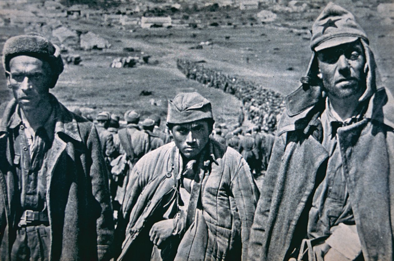 जर्मनों द्वारा कब्जा किए गए रूसी POWs द्वारा फ़ोटोग्राफ़र जर्मन