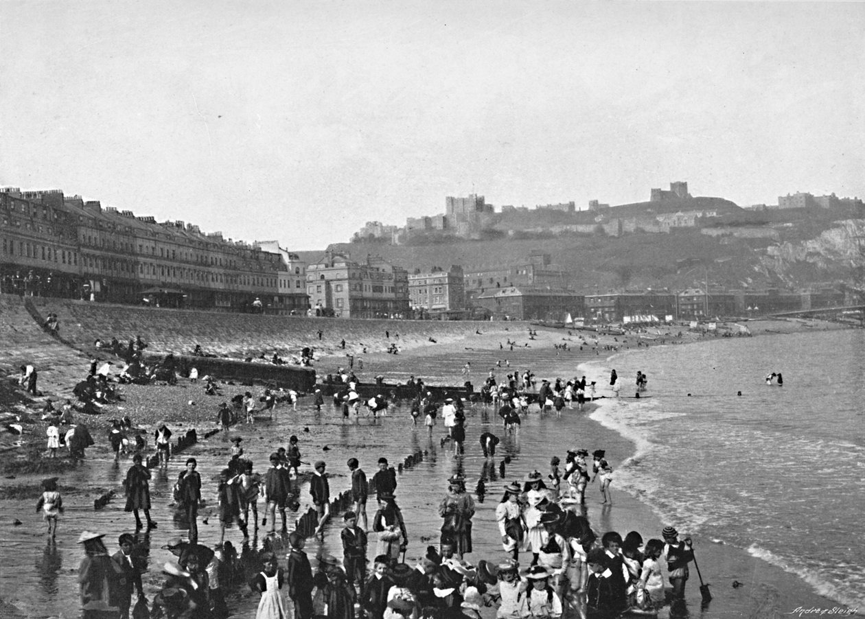 डोवर: द कैसल एंड बीच, c1896 द्वारा पोल्टन और सह