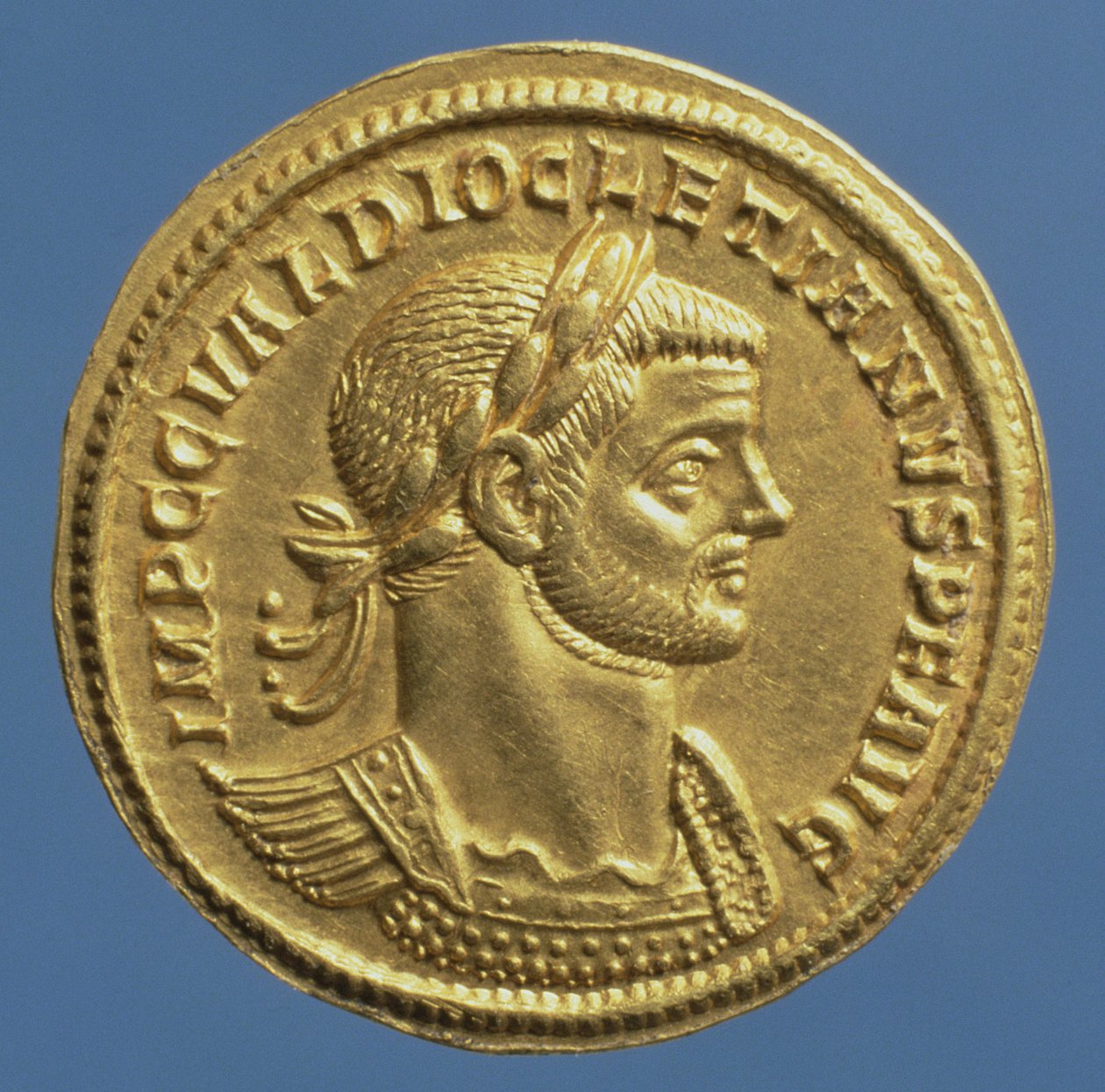 डायोक्लेटियन (284-ईस्वी 305) के ऑरियस (obverse) ने लॉरेल पुष्पमाला पहनाई। (सोना) द्वारा उपन्यास