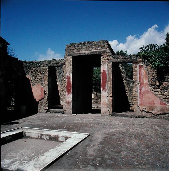 विला में द्वारा उपन्यास