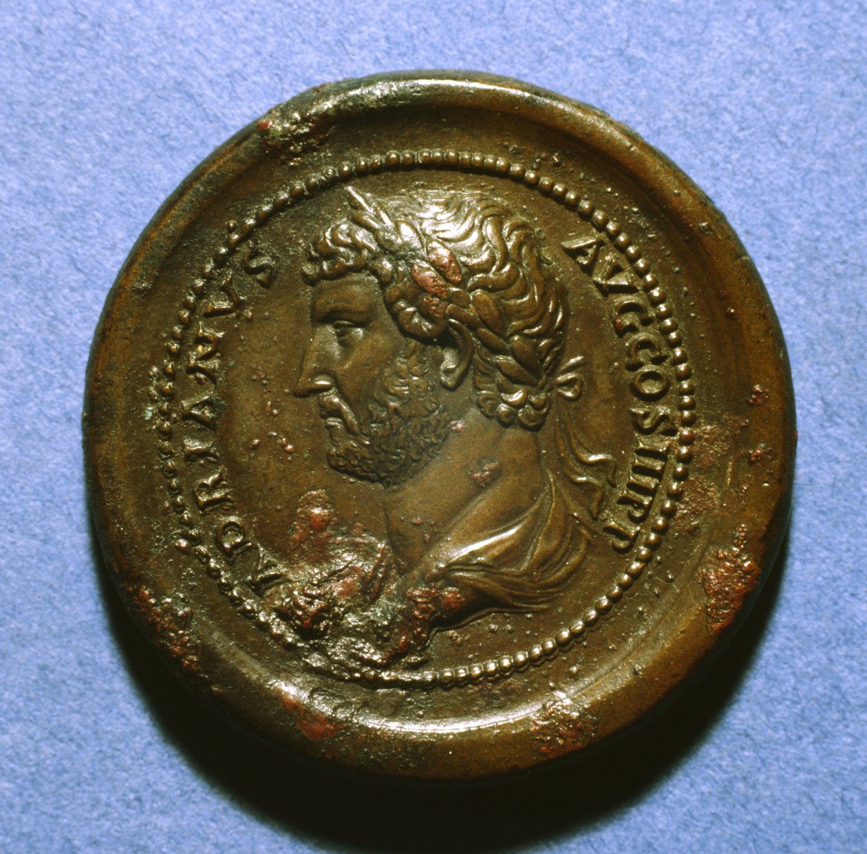 हैड्रियन का पदक, 117-38 (स्वर्ण) द्वारा उपन्यास