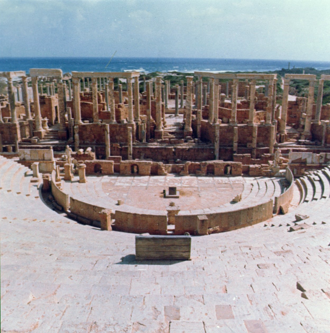 थिएटर द्वारा उपन्यास