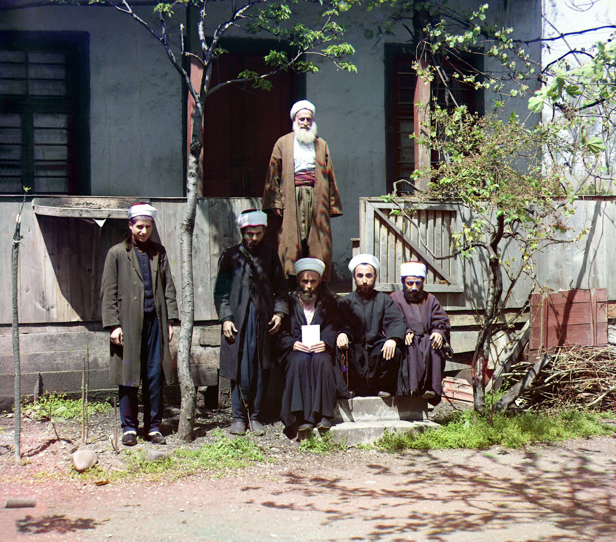 1905 और 1915 के बीच एक घर, काकेशस और काला सागर क्षेत्र, रूसी साम्राज्य के सामने छह आदमी द्वारा सर्गेई प्रोकुडिन गोर्स्की
