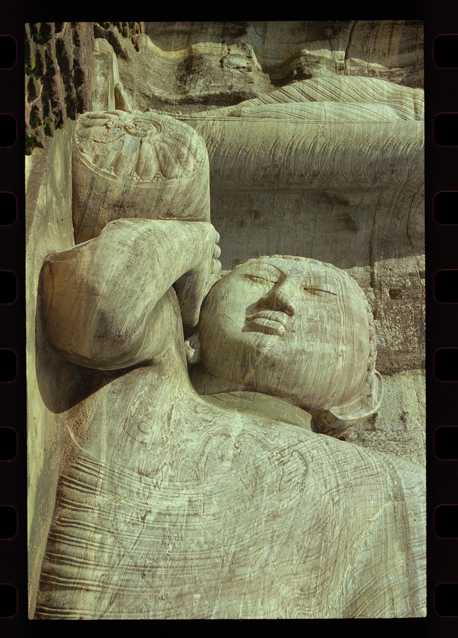 लेटा हुआ बुद्ध, गल विहार (ग्रेनाइट) (विस्तार) द्वारा श्री लंका