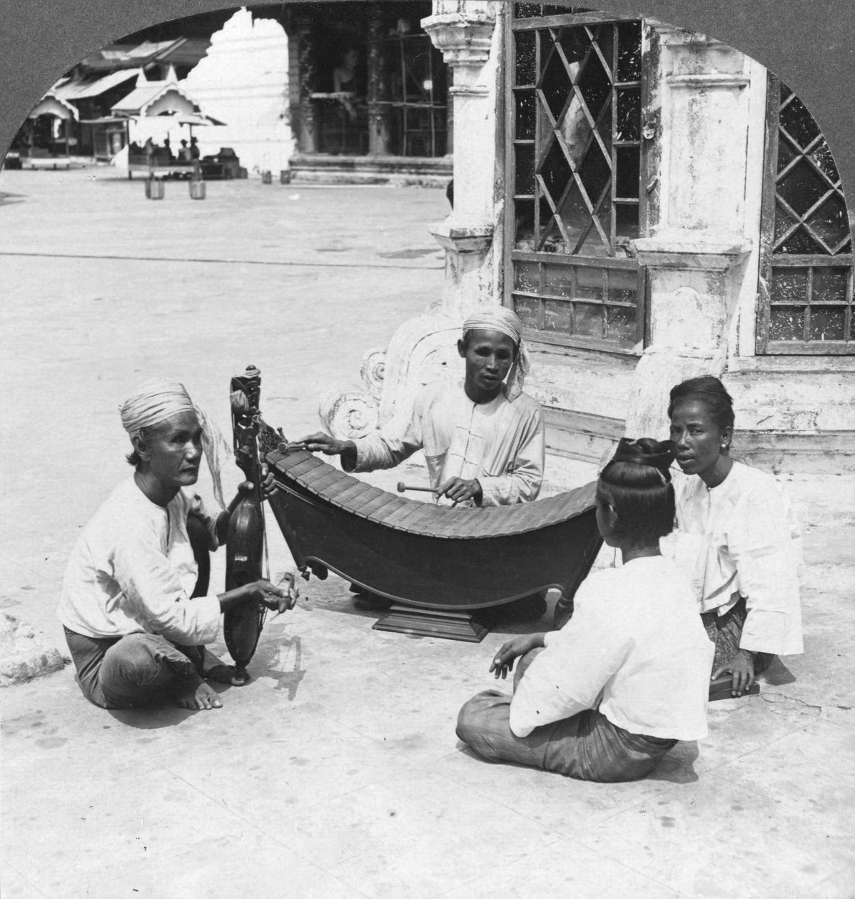 संगीतकार, श्वेदागोन पगोडा, रंगून, बर्मा, 1908 द्वारा स्टीरियो यात्रा सह