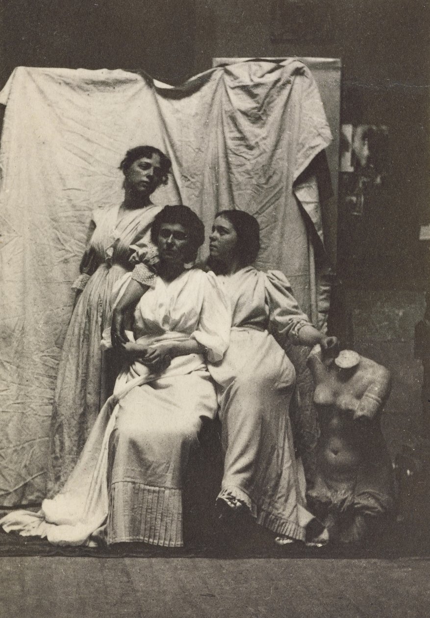 Eakins के Chesnut स्ट्रीट स्टूडियो में शास्त्रीय पोशाक में कुक चचेरे भाई, c.1892 (प्लैटिनम प्रिंट) द्वारा थॉमस एकिंस