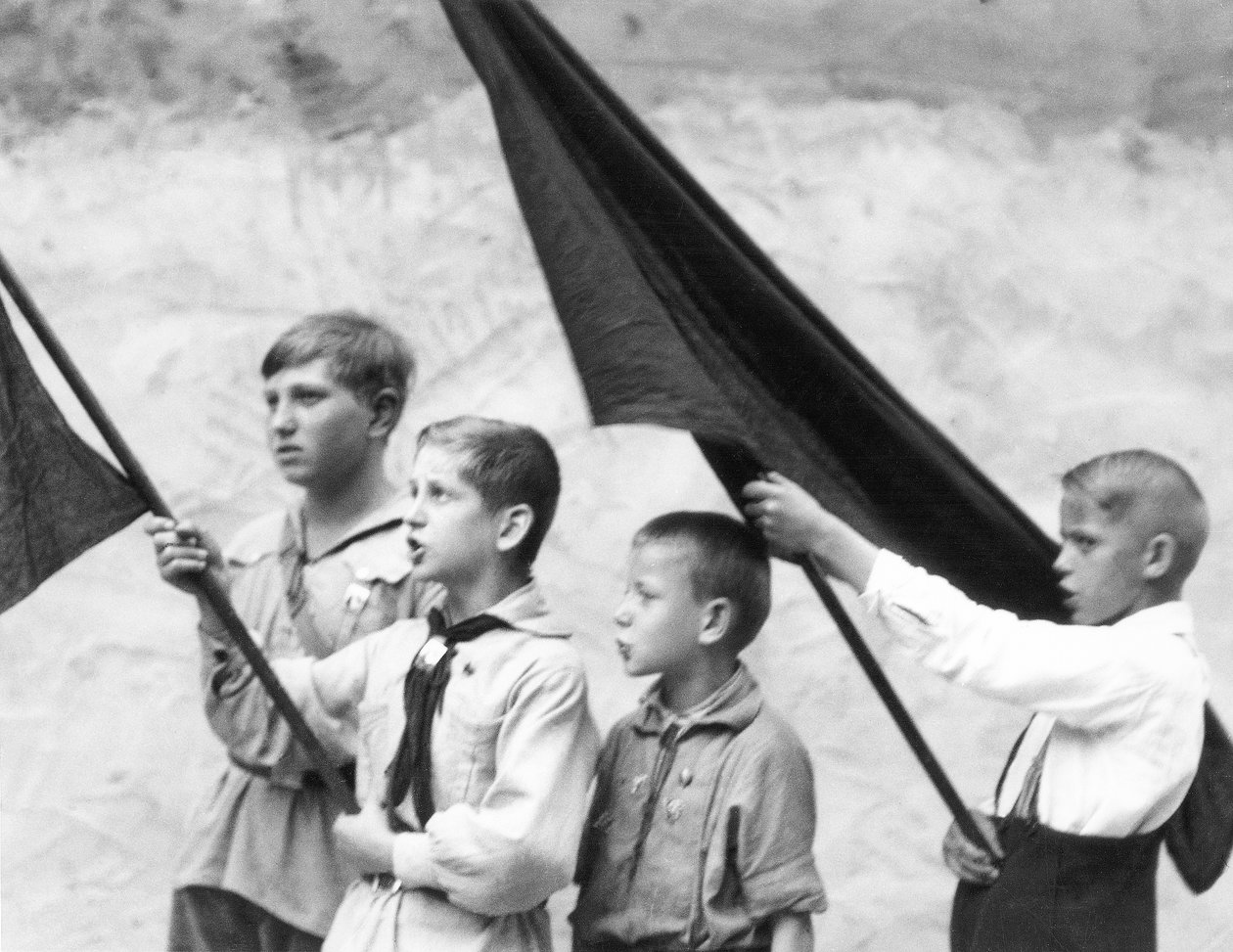 यंग पायनियर्स, बर्लिन, जर्मनी, 1930 द्वारा टीना मोडोटी