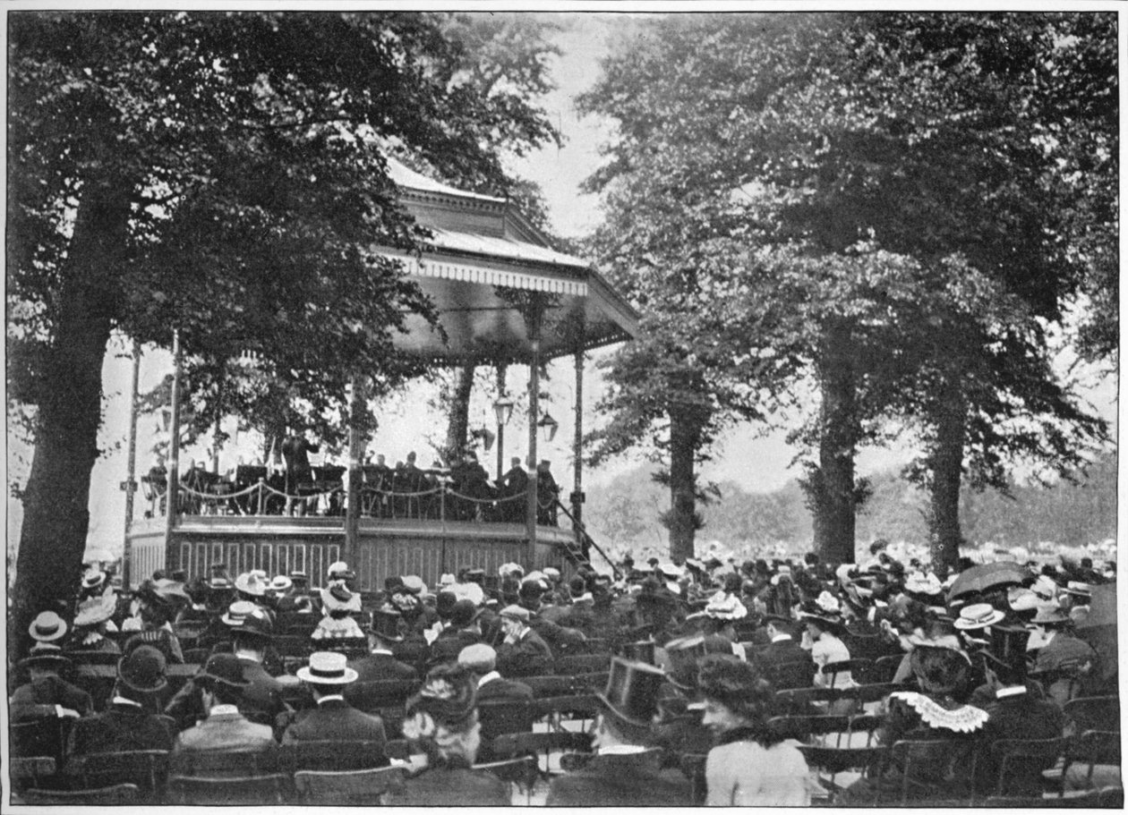 लंदन के हाइड पार्क में एक बैंड, c1901 1901 द्वारा अज्ञात