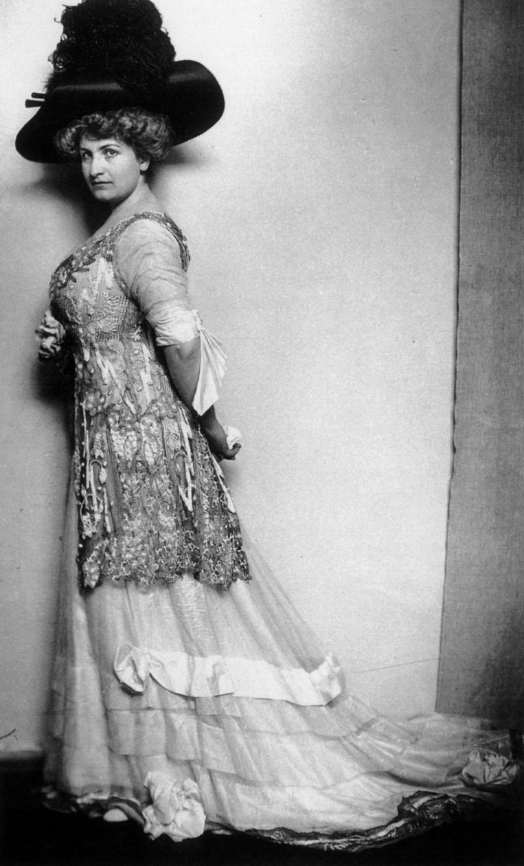 अल्मा महलर, ऑस्ट्रियाई सोशलाइट और संगीतकार, c1908 द्वारा अज्ञात