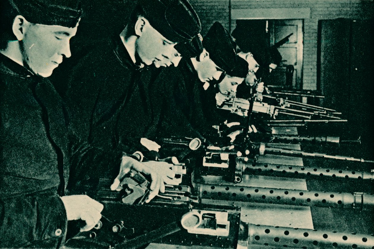 एरोरियल गन्स, 1940 को आर्मरर्स असेम्बलिंग द्वारा अज्ञात