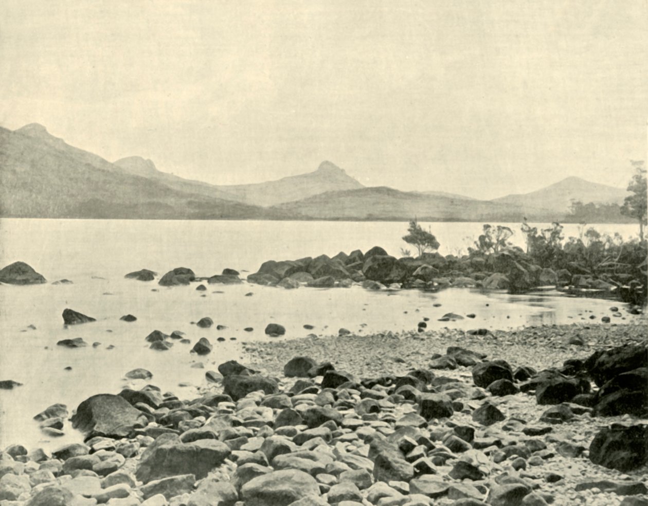 लेक सेंट क्लेयर, 1901 में। द्वारा अज्ञात