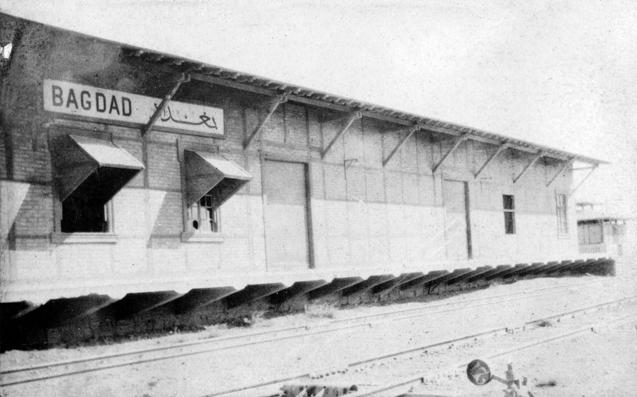 बगदाद दक्षिण ट्रेन स्टेशन, इराक, 1917-1919 द्वारा अज्ञात
