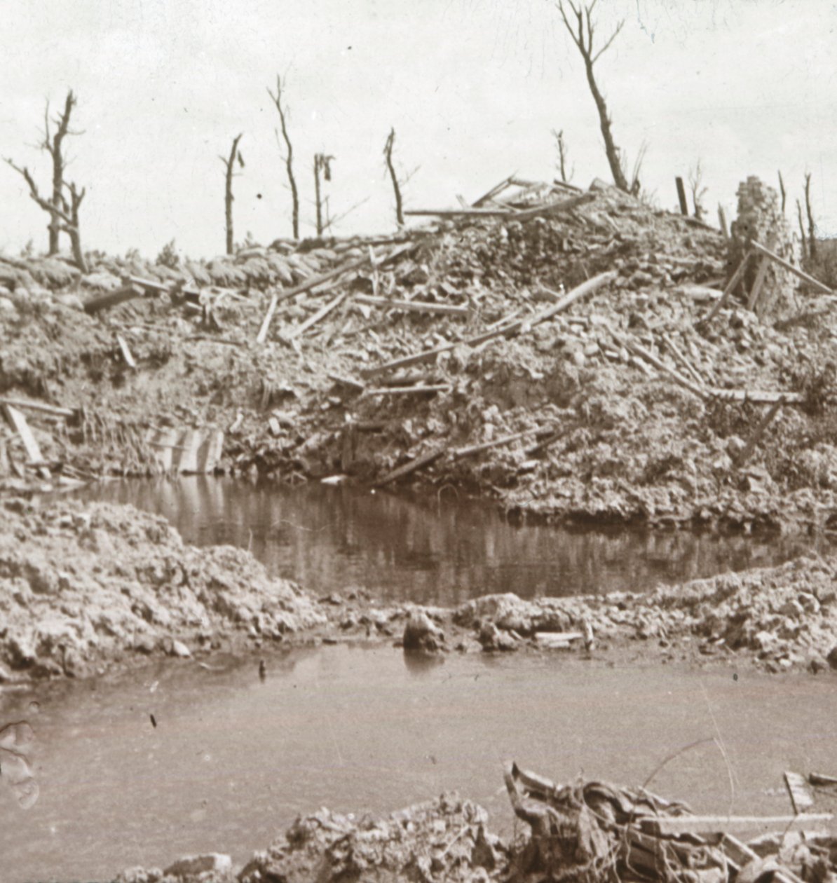 येजर नदी के तट, डिकसमुइड, बेल्जियम, c1914-c1918 द्वारा अज्ञात