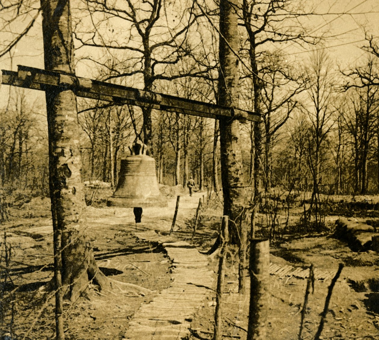 गैस हमले की चेतावनी के लिए बेल, c1914-c1918 द्वारा अज्ञात