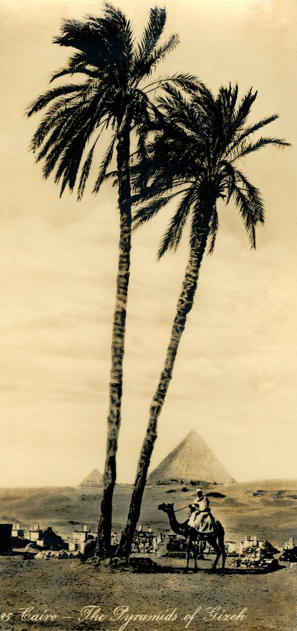 काहिरा - गिरजेह के पिरामिड, c1918-c1939। द्वारा अज्ञात