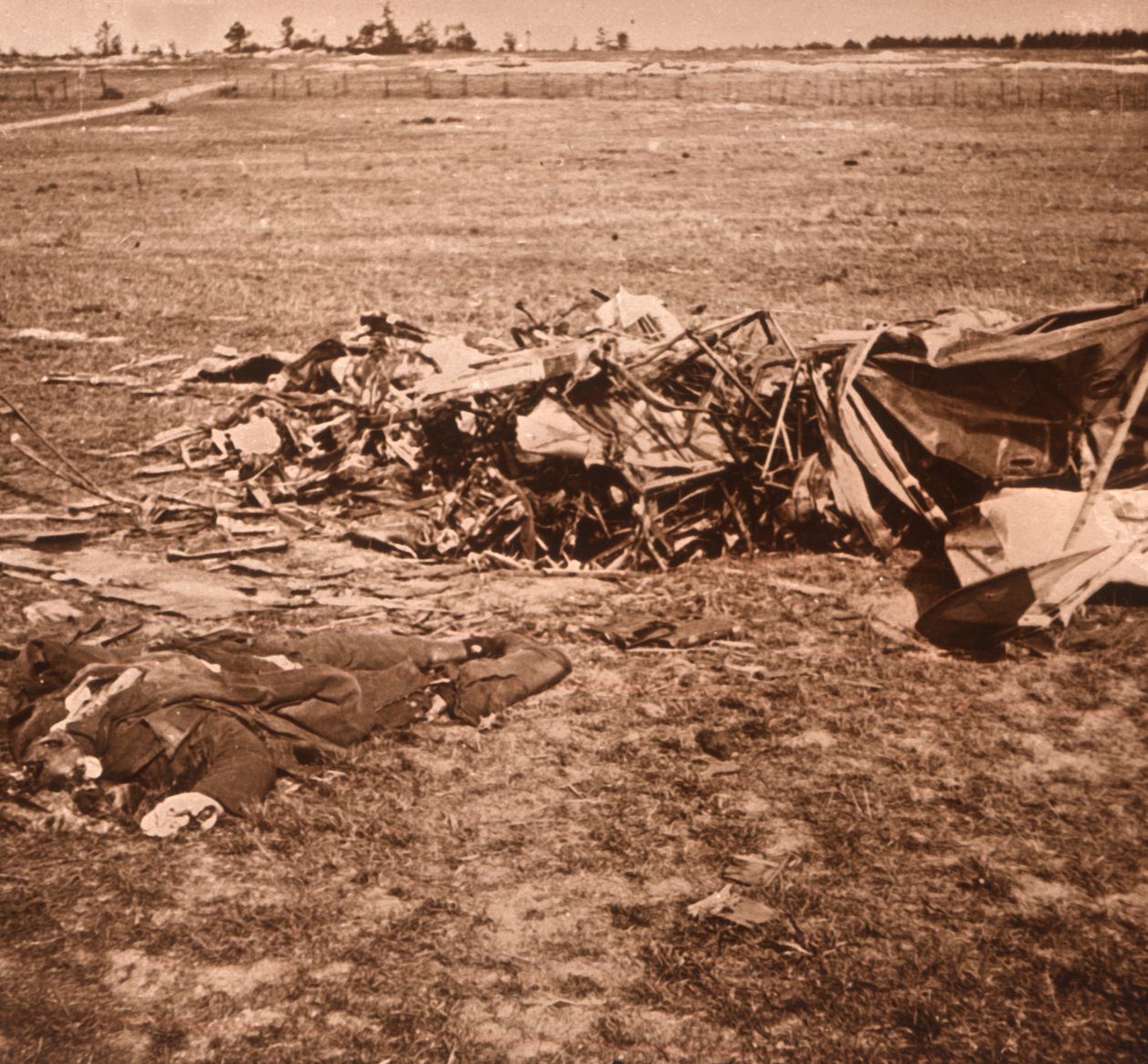 दुर्घटनाग्रस्त विमान, सेंट-मैरी-ए-पाय, उत्तरी फ्रांस, c1914-c1918 द्वारा अज्ञात