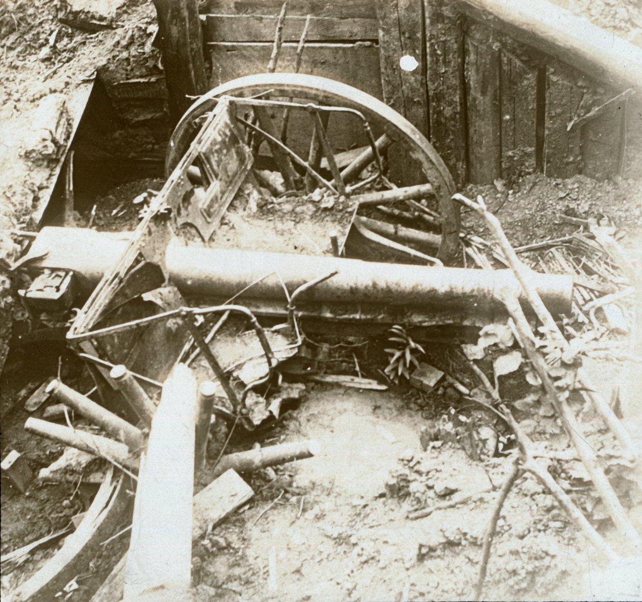 नष्ट कर दिया 7.7 क्षेत्र बंदूक, Yser, बेल्जियम, c1914-c1918 द्वारा अज्ञात