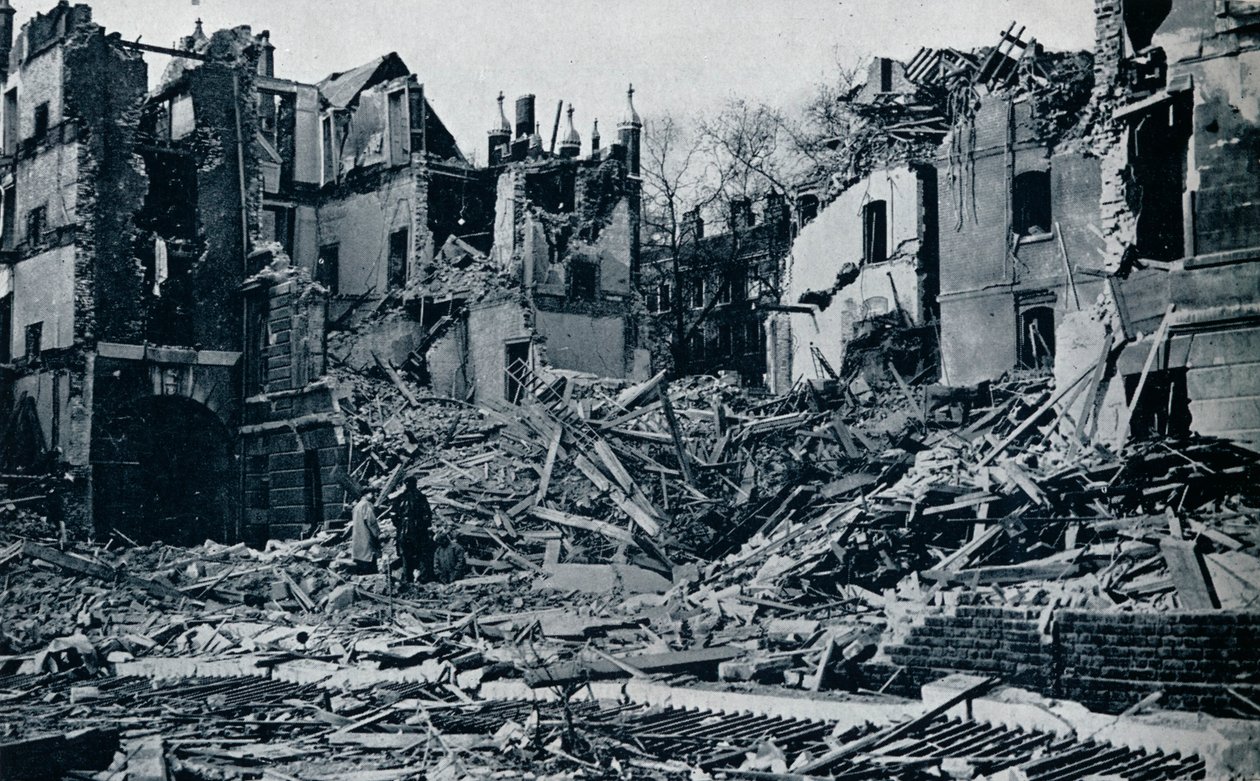 1941 में भीतरी मंदिर के बगीचे से तबाह हुई इमारतें द्वारा अज्ञात