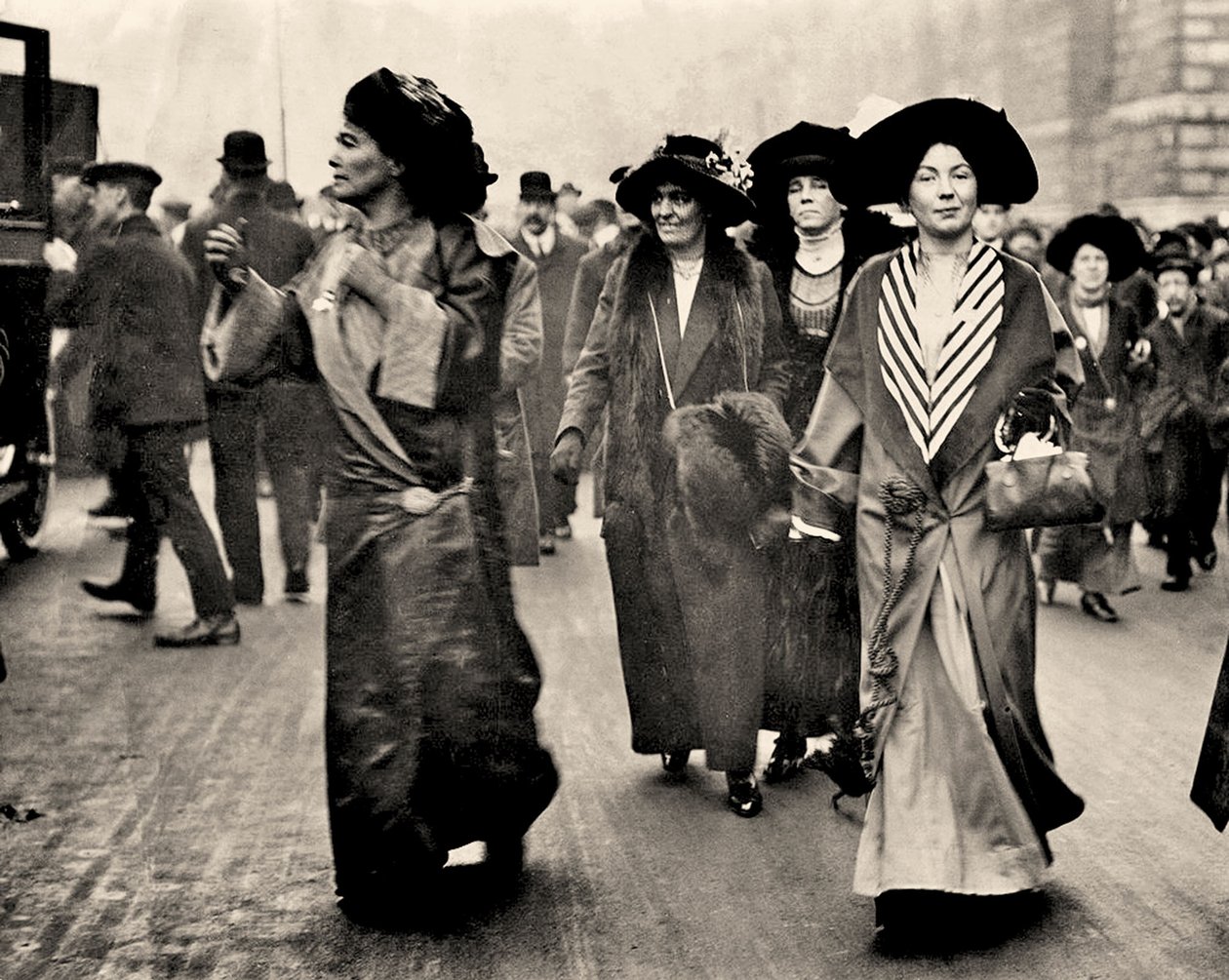 एमलाइन पेथिक लॉरेंस और क्रिस्टाबेल पंकहर्स्ट, c.1908 (फोटो) द्वारा अज्ञात