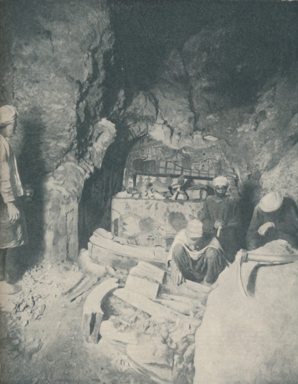 फ़नरी चैंबर जहां मिस्र की ममीज़ को पुनरुत्थान की प्रतीक्षा है, c1935 द्वारा अज्ञात