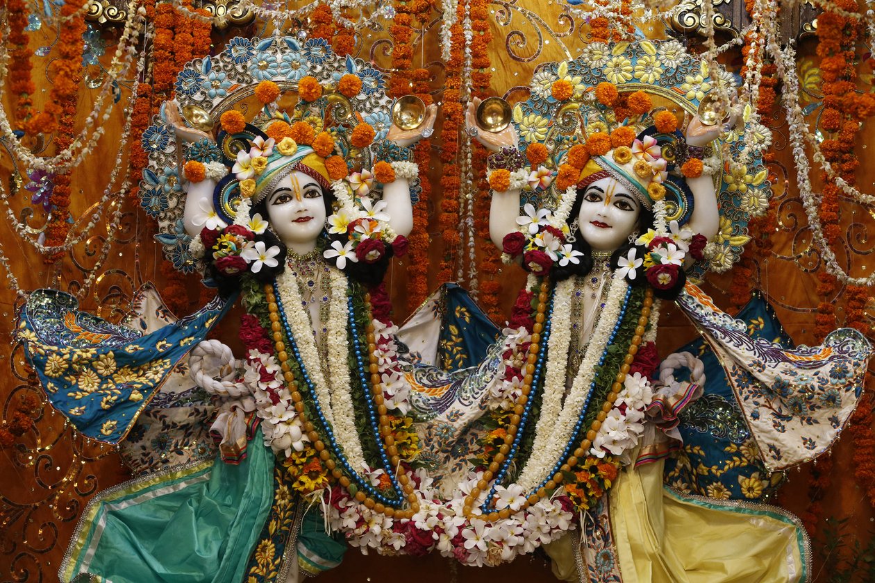 कृष्णा-बलराम मंदिर, वृंदावन में गौरा निताई मूर्तियाँ। इंडिया द्वारा अज्ञात