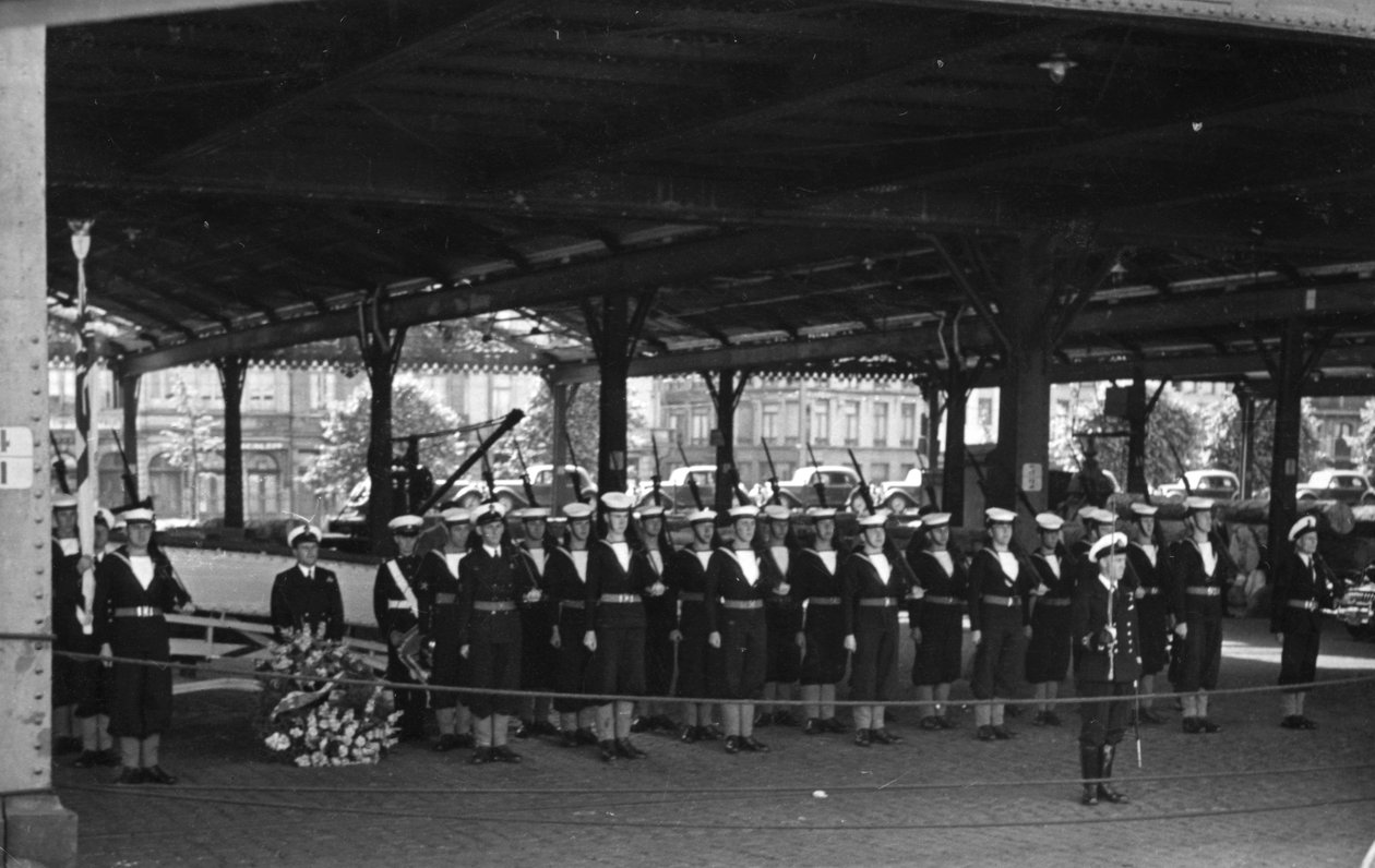 एचएमएस सीरियस, एंटवर्प से गार्ड ऑफ ऑनर, c1946-c1949 द्वारा अज्ञात
