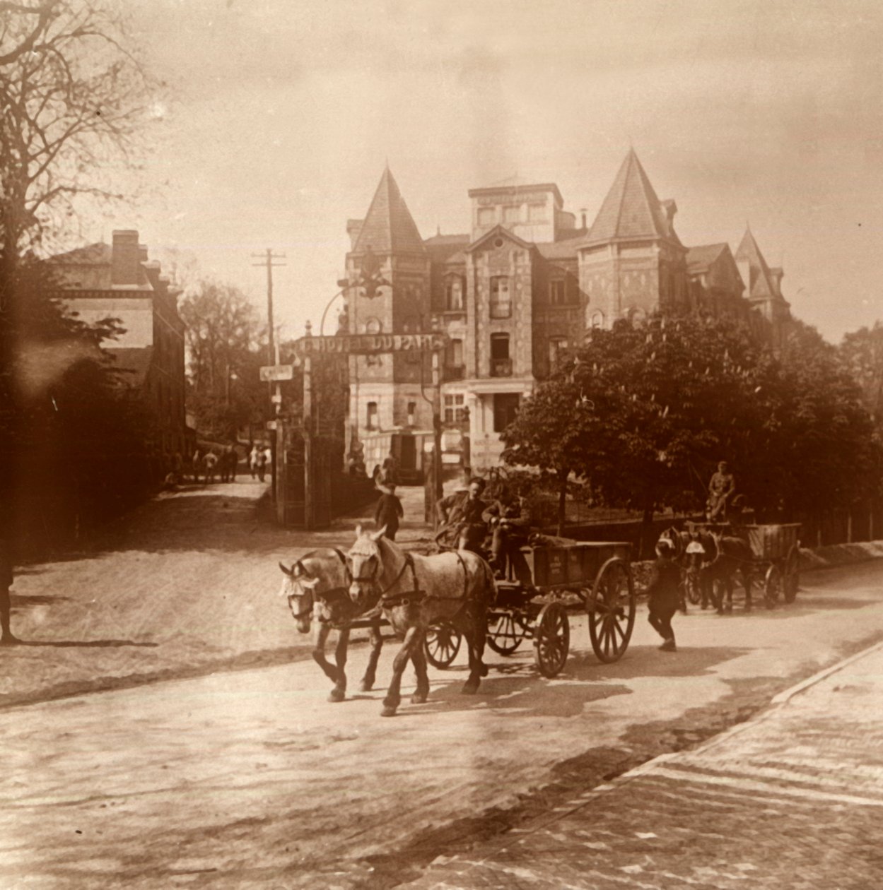 घोड़े से खींची जाने वाली एम्बुलेंस, बेल्जियम, c1914-c1918 द्वारा अज्ञात