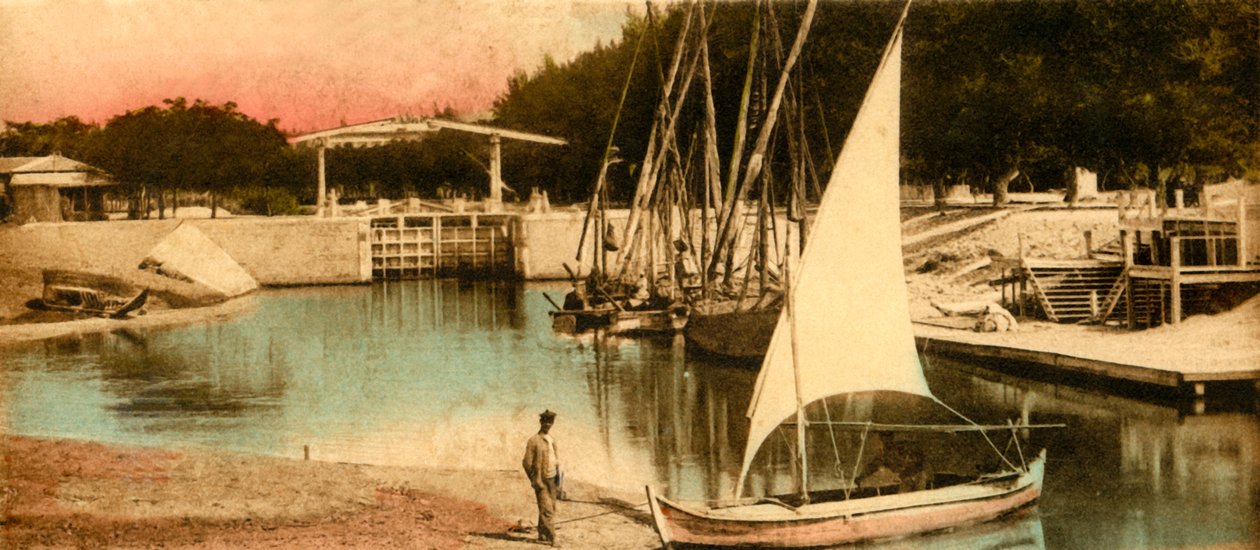 इस्माइलिया - बाढ़-द्वार नीचे की ओर, c1918-c1939। द्वारा अज्ञात