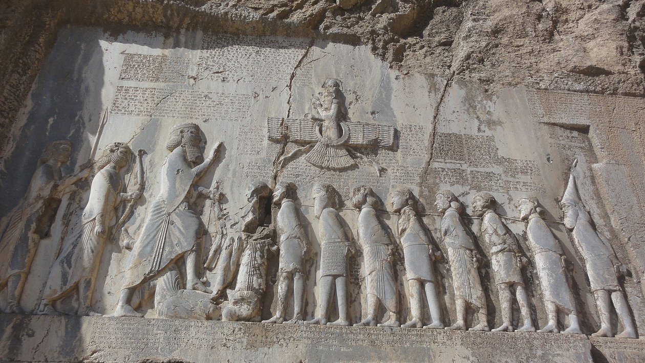राजा दारा प्रथम और कैदी, 521 ई.पू द्वारा अज्ञात