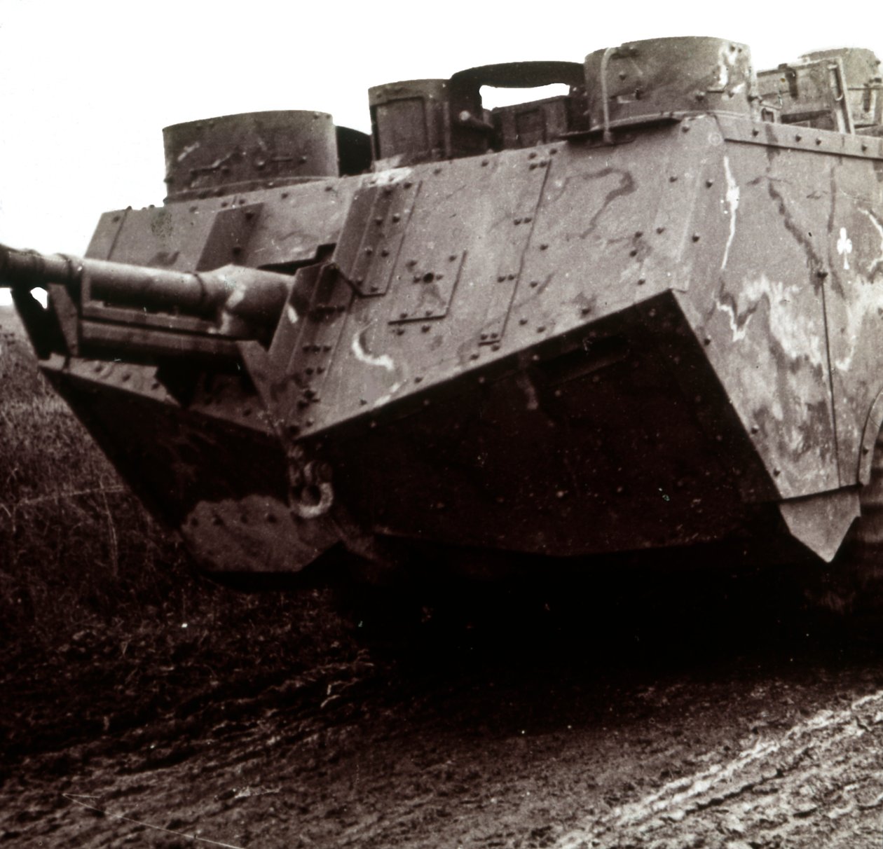 चाल पर बड़ा टैंक, c1914-c1918 द्वारा अज्ञात