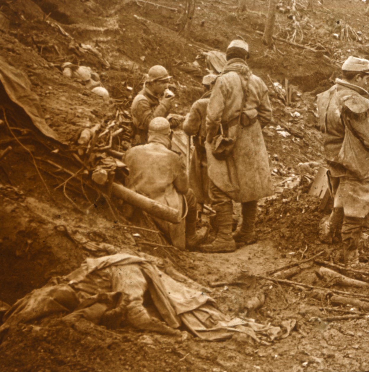 द इपर्जेस, उत्तरी फ्रांस, 1915 द्वारा अज्ञात