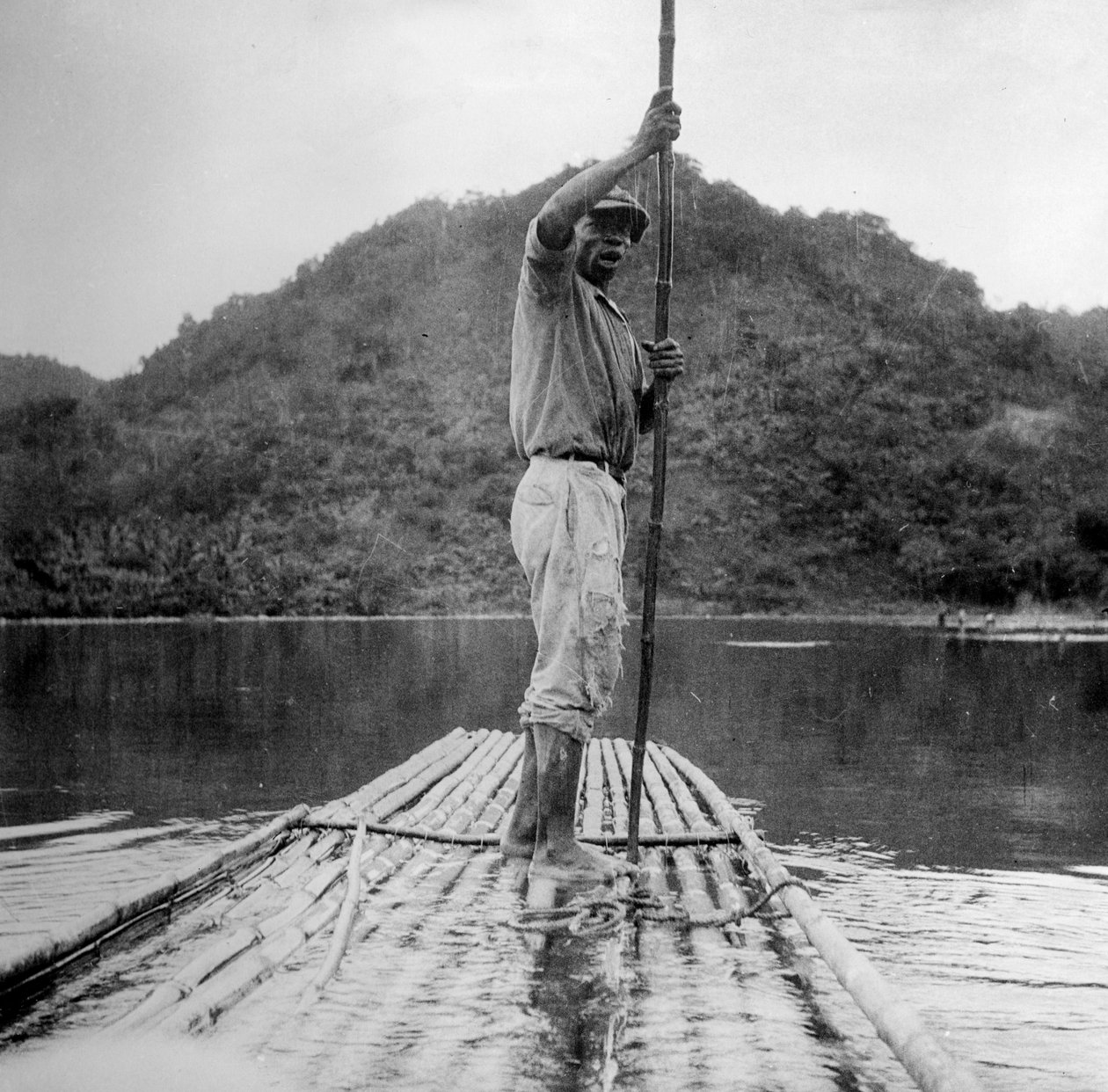 मैन ऑन ए राफ्ट, किंग्स्टन, जमैका, 1931 द्वारा अज्ञात