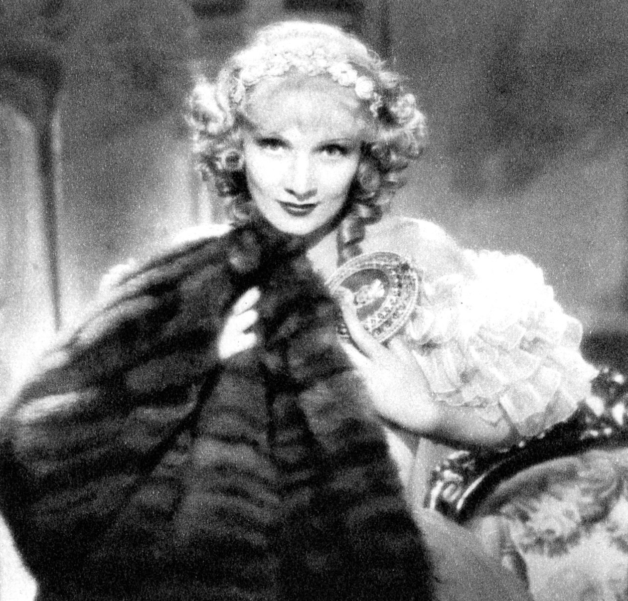 Marlene Dietrich, जर्मन अमेरिकी अभिनेत्री, 1934-1935 का जन्म हुआ द्वारा अज्ञात