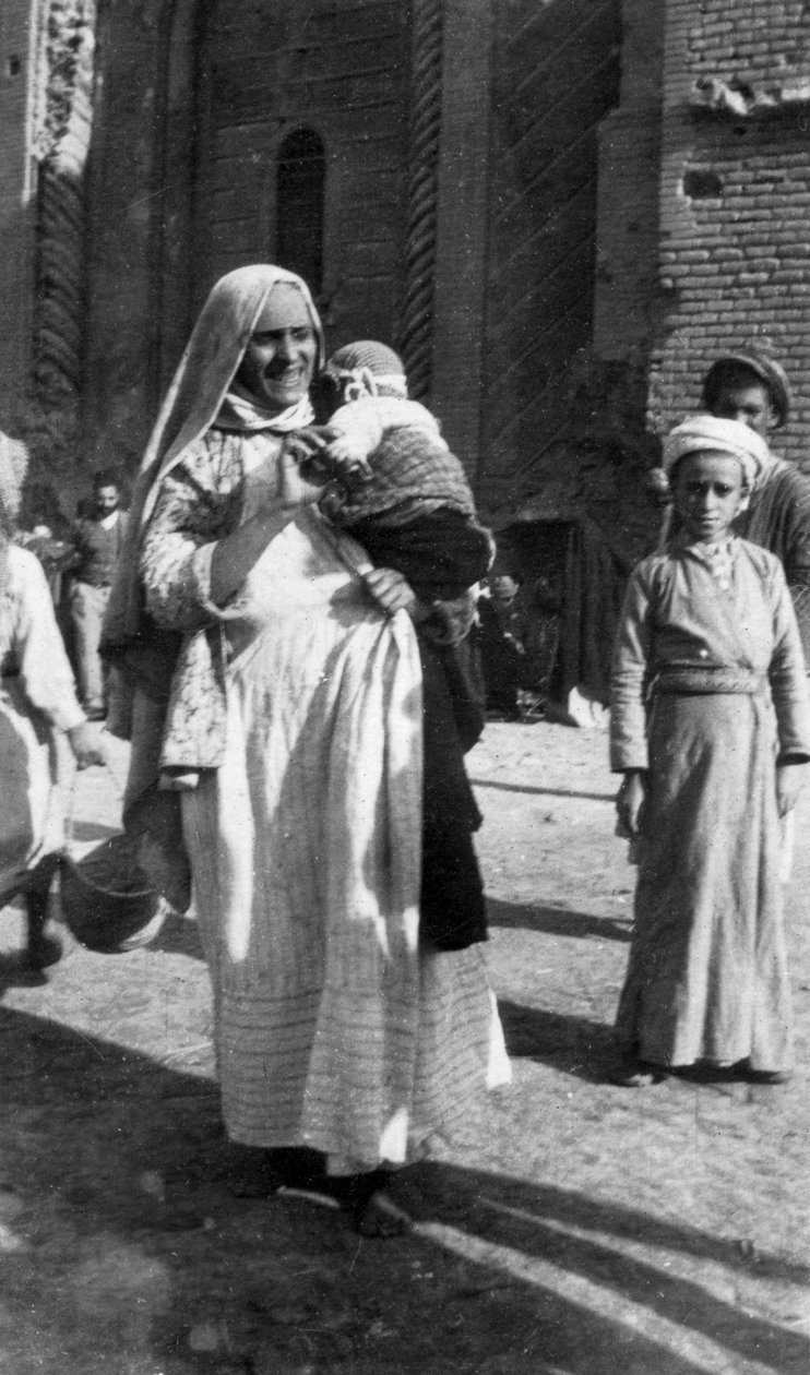 मुस्लिम महिला और बच्चे, इराक, 1917-1919 द्वारा अज्ञात