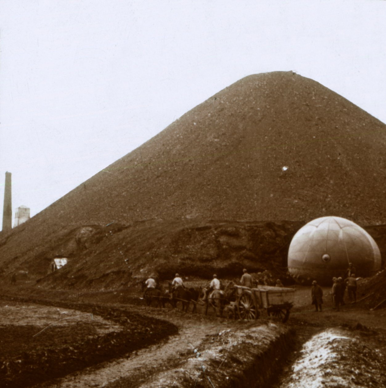 नॉएज़ेक-लेस-माइन्स, उत्तरी फ्रांस, c1914-c1918 द्वारा अज्ञात