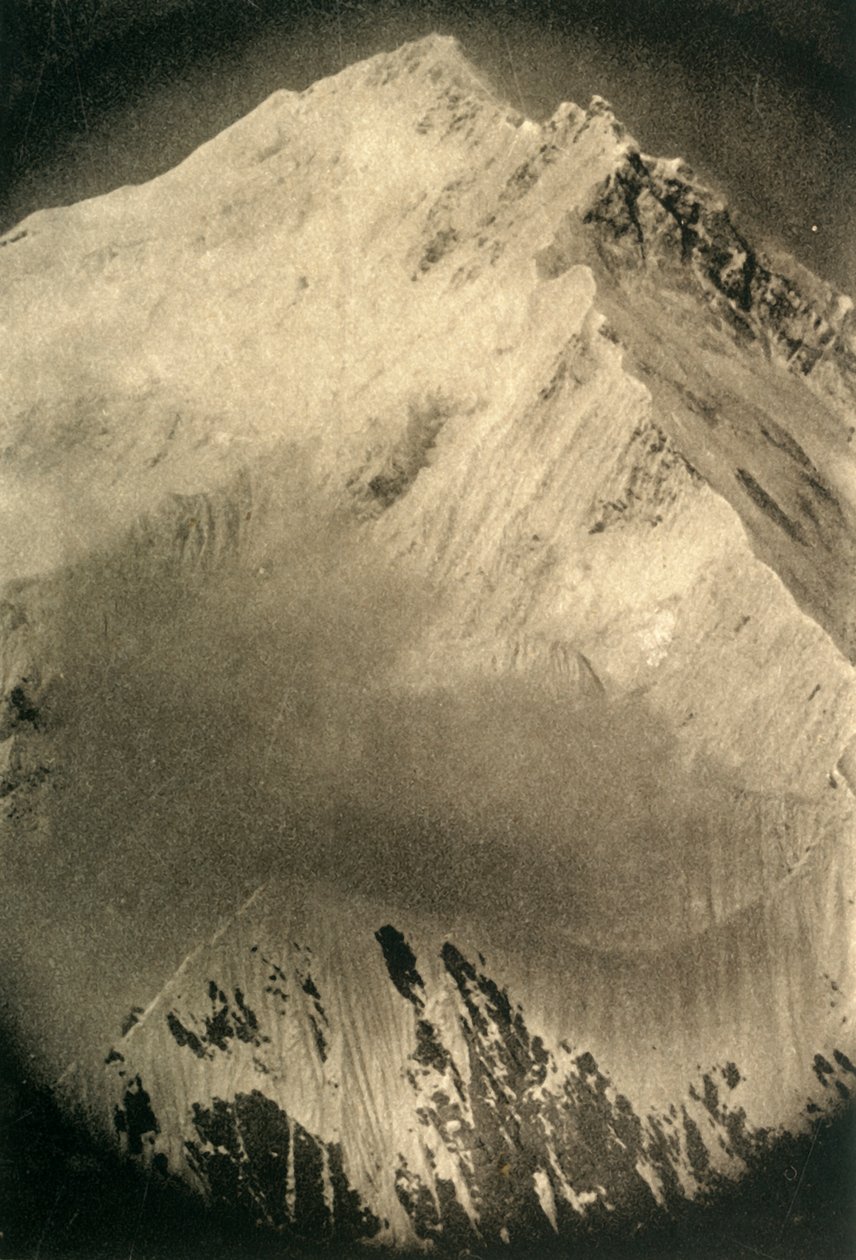 माउंट एवरेस्ट के नॉर्थ ईस्ट रिज, c1918-c1939। द्वारा अज्ञात