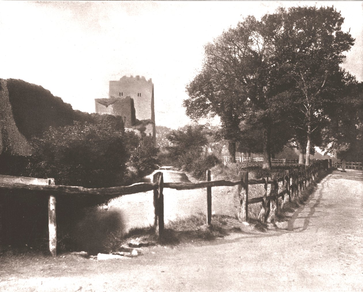 ओल्ड मॉट, पोर्टचेस्टर कैसल, हैम्पशायर, 1894। द्वारा अज्ञात