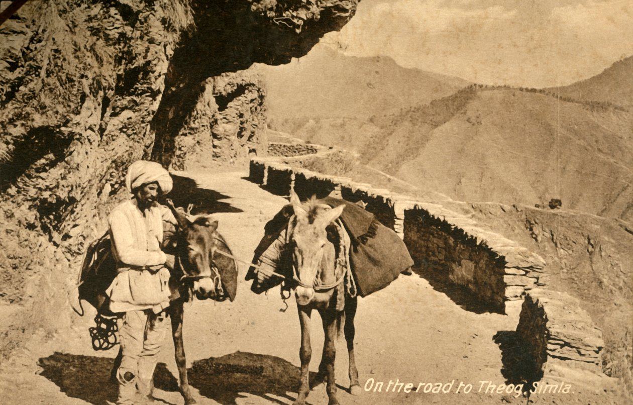 थेओग, सिमला की सड़क पर, c1918-c1939। द्वारा अज्ञात