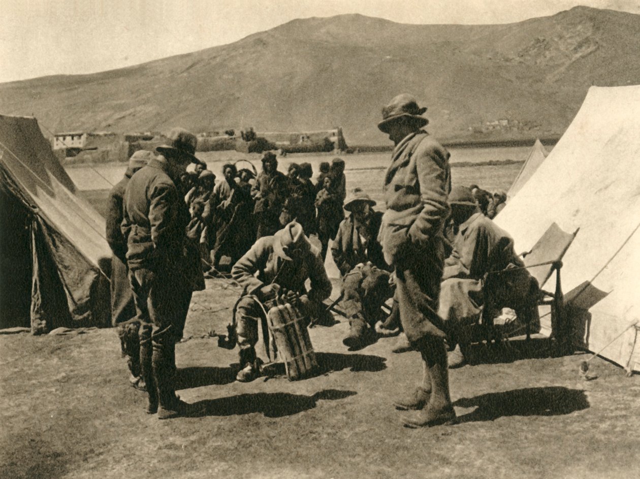 कैम्प में ऑक्सीजन ड्रिल, c1918-c1939। द्वारा अज्ञात